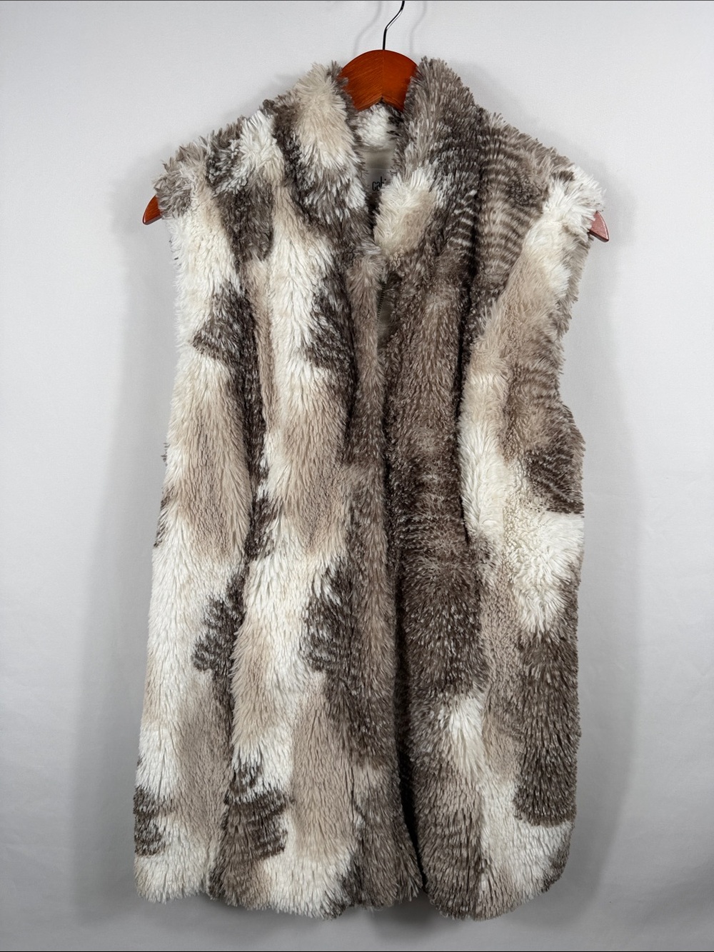 CAbi Faux Fur Sleeveless Vest in Cream & Brown Tones. Womens Size L. Pockets